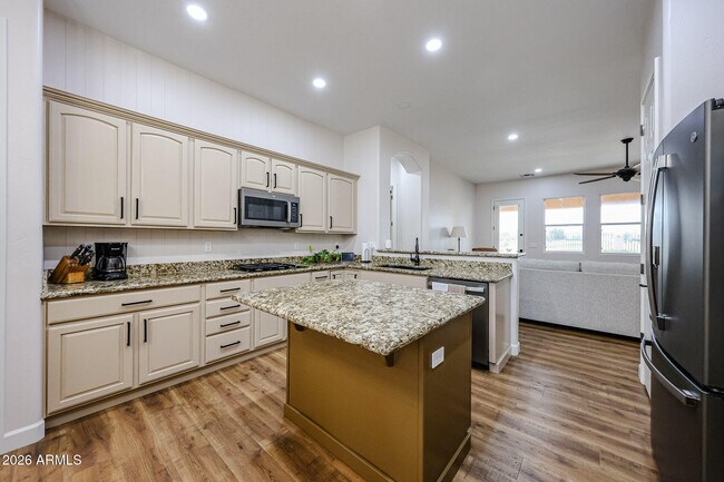 Building Photo - 14383 W Monte Vista Rd