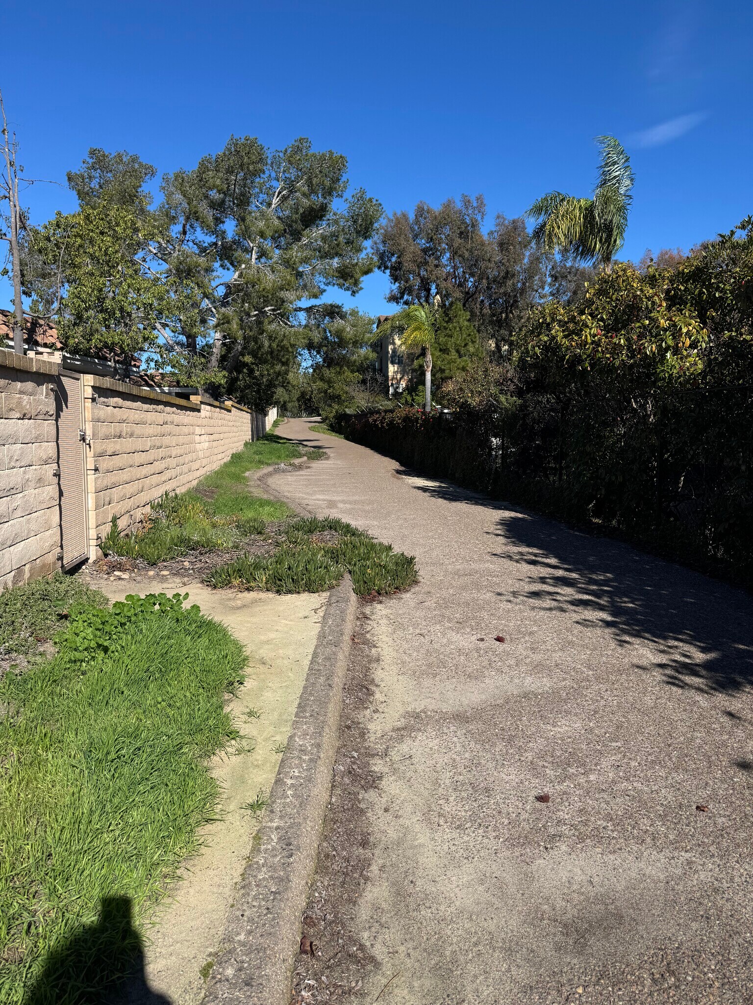 Walking path leads to parks and shopping in both directions - 12525 Ruette Alliante