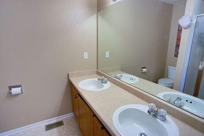Building Photo - Beautifully Updated 3-BR Home in Heart of Westridge – Move-In Ready
