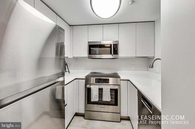 Building Photo - 1150 K St NW