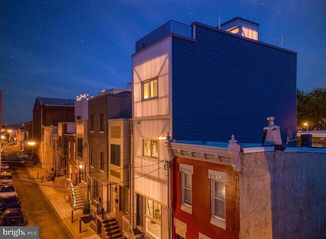 Building Photo - 732 Mercy St
