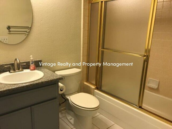 Building Photo - Available Now! Very Nice 3 Bedroom Home!!!