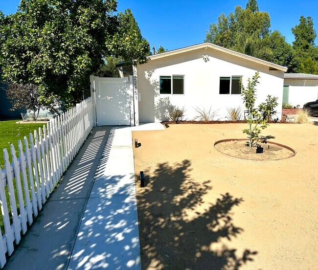 Building Photo - 22851 Valerio St