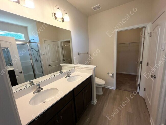 Building Photo - 136 Fernhill Dr NW