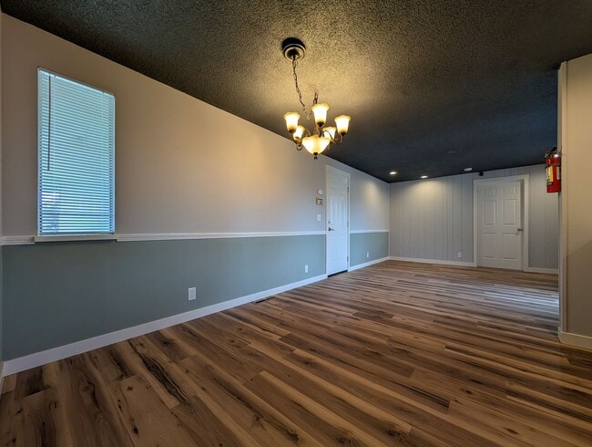 Building Photo - Great 4bed/2 bath home in west Eugene!