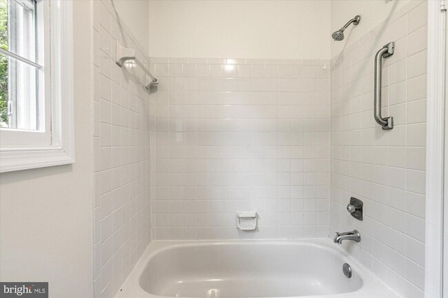 Building Photo - 9708 Locust Hill Dr