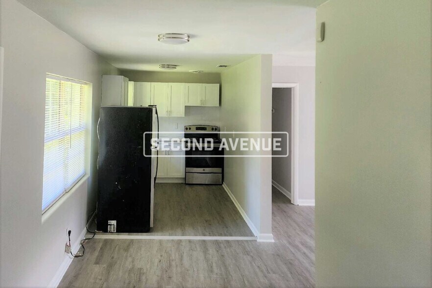 Building Photo - 3015 Lansdell Dr