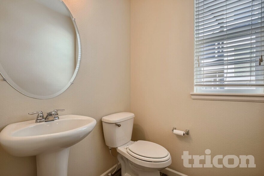 Building Photo - 9516 Juniper Way