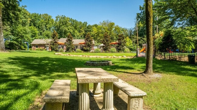 Building Photo - 151 Summerwood Dr