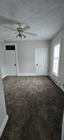 Building Photo - 1104 W 8th St