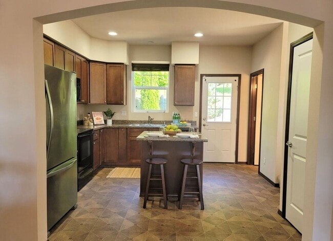 Building Photo - 2 Bedroom Townhome in Beautiful Poulsbo Place