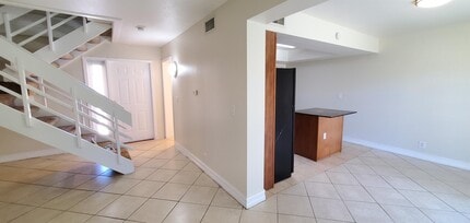 Building Photo - 519 SW 1st Ct