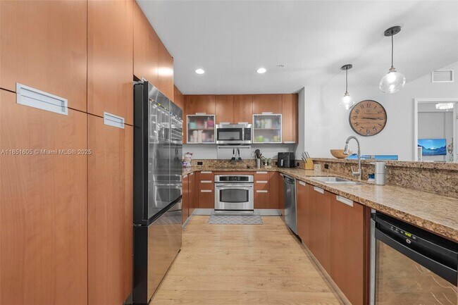 Building Photo - 7901 Hispanola Ave