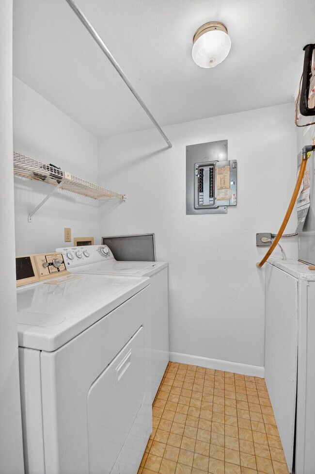 Building Photo - 4996 Sable Pine Cir