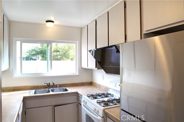 Building Photo - 13422 Village Dr