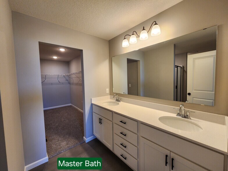 Building Photo - 10229 Goodview Cir S