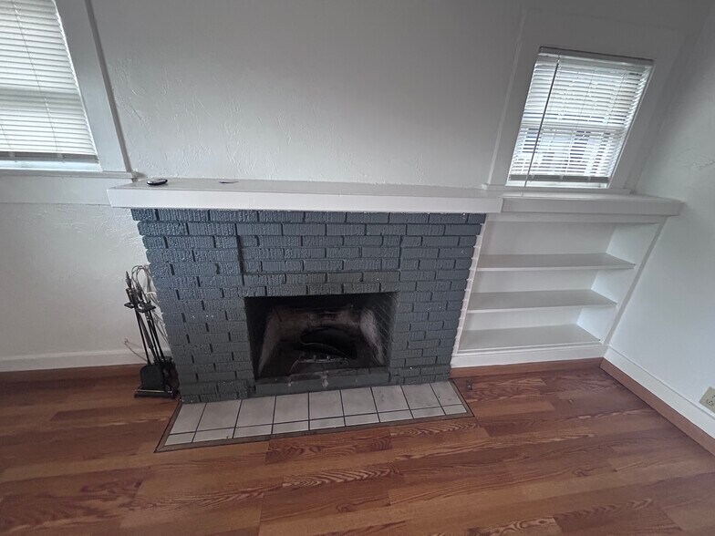 Fireplace - 616 E 8th St