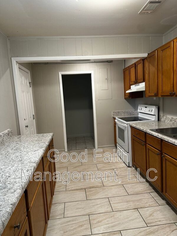 Building Photo - 1813 Alder Dr