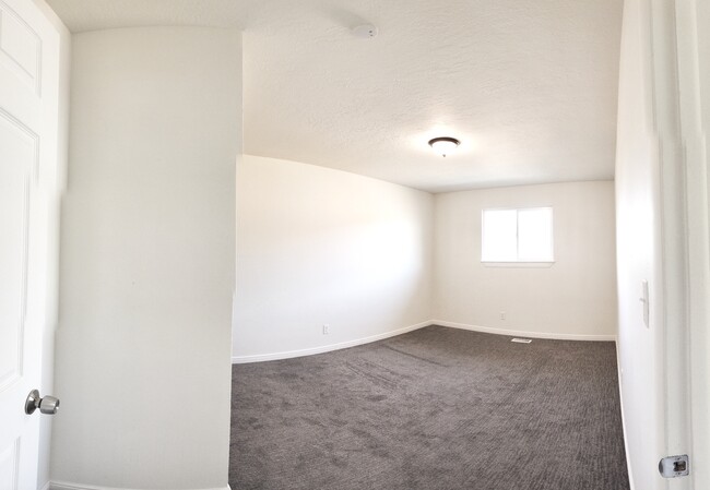 Building Photo - 1526 Layton 4-plex