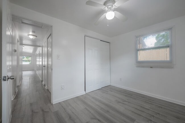 Building Photo - 4017 N Seminole Ave