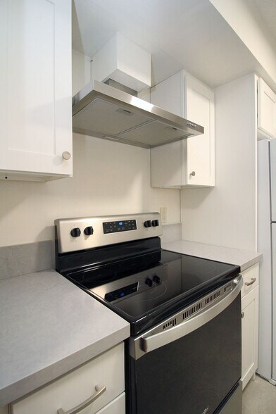 Building Photo - 3200-3236 SW Marigold St