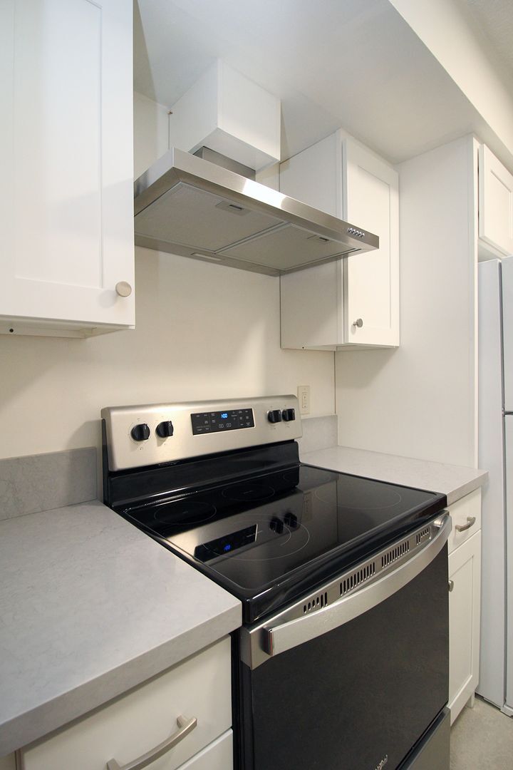 Building Photo - 3200-3236 SW Marigold St