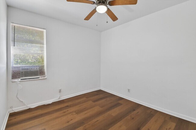 Building Photo - 635 6th St