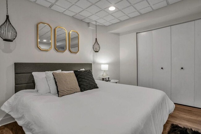 Building Photo - 3636 N Racine Ave