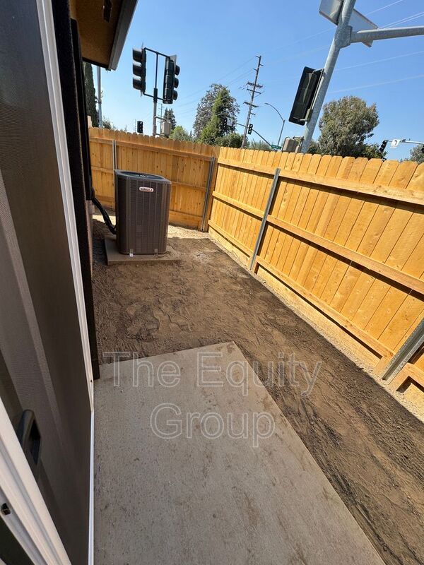 Building Photo - 3614 S County Center Dr