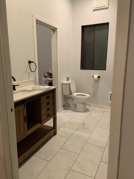 master bath with shower - 9928 Saunders Road
