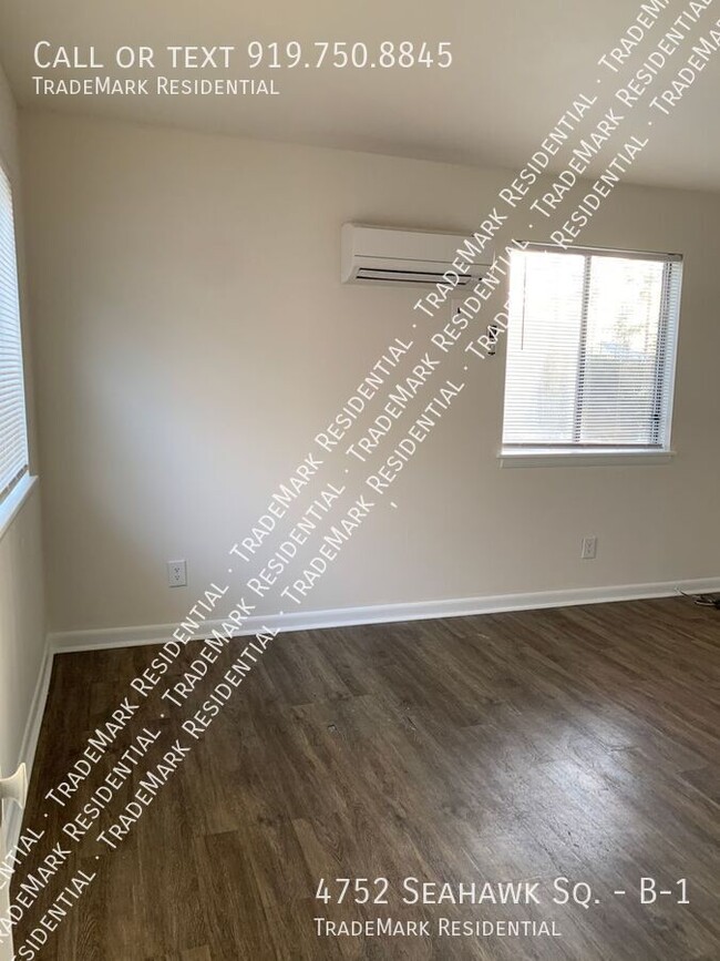 Building Photo - Renovated 1st Floor 1 Bedroom, 1 Bath Cond...