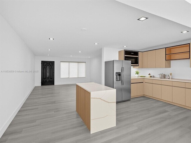 Building Photo - 2048 SW 37th Ave