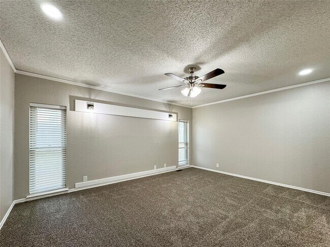 Building Photo - 2108 Shorewood Ln