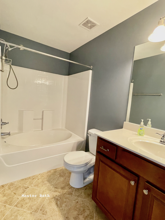 Master Bath - 2020 Hemlock Dr