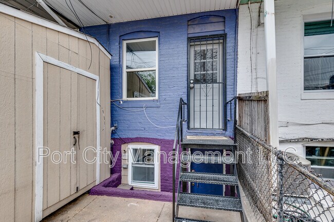 Building Photo - 320 S Newkirk St