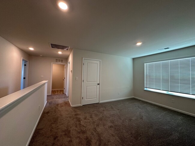 Building Photo - Brand New Home