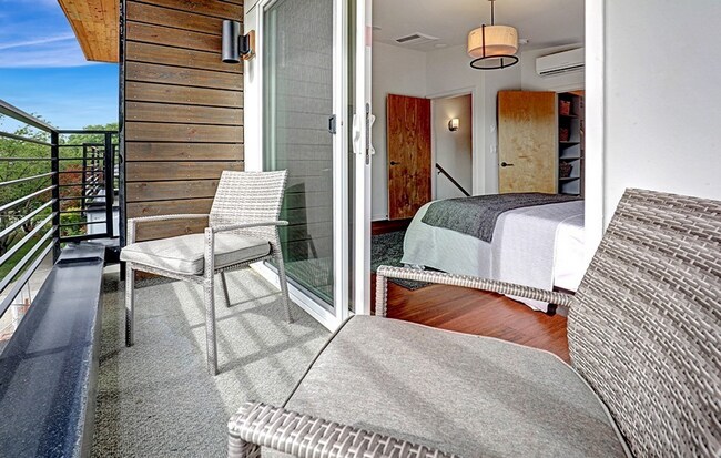 Building Photo - Capitol Hill 2 Bed 1.5 Bath Stunner Available!