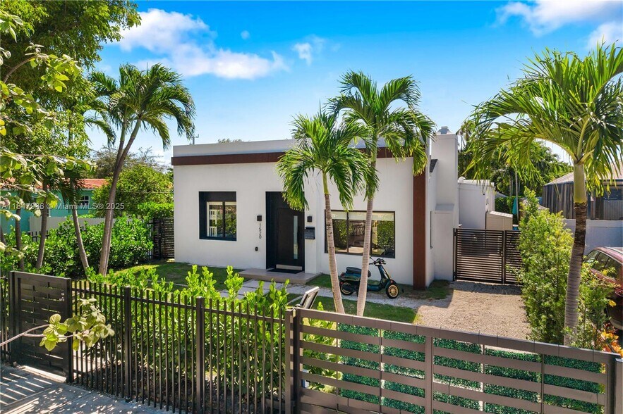 Building Photo - 1520 SW 12th Ave