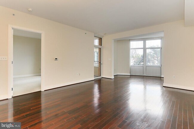 Building Photo - 8220 Crestwood Heights Dr