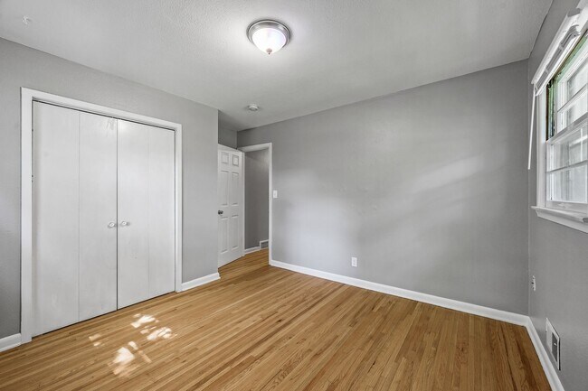 Building Photo - Gorgeous Shoreview House 3BR 1 Bath  Available Early May!