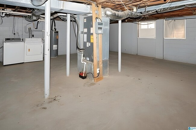 Building Photo - 1213 Oakwood St