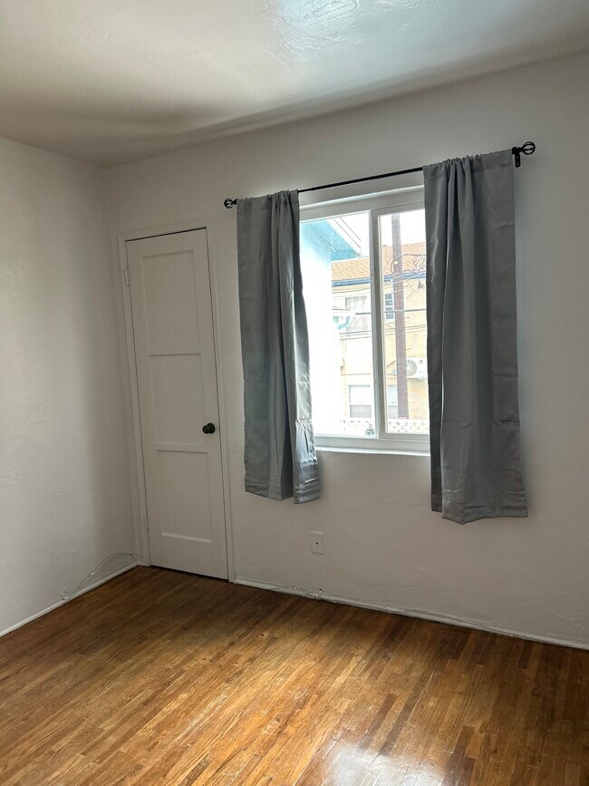 Building Photo - 4010-4016 Illinois