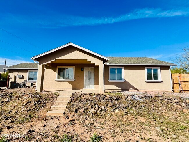 Building Photo - 33665 S Incline Dr