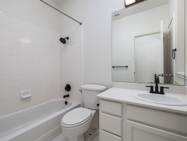 Building Photo - 7730 Lakewood Dr