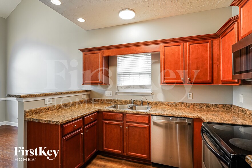 Building Photo - 3200 Hidden Creek Dr