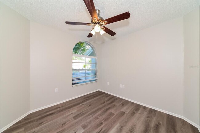 Building Photo - 4454 6th Ave E