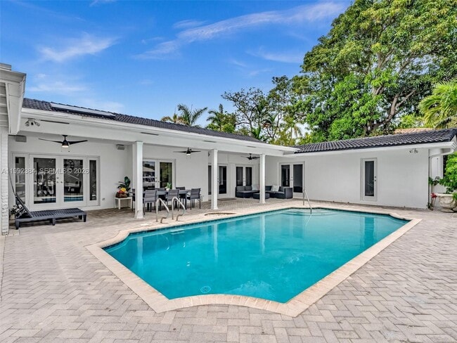 Building Photo - 413 Tamarind Dr