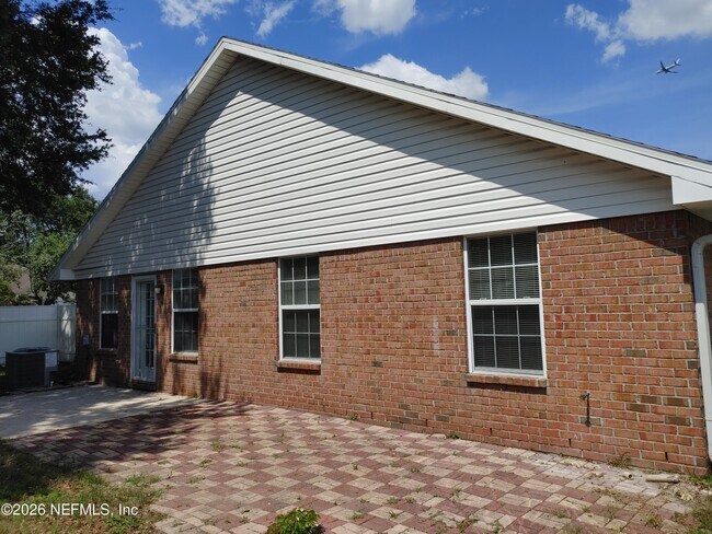 Building Photo - 7548 Cliff Cottage Dr