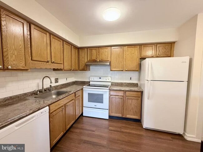 Building Photo - 1306 Sayre Dr