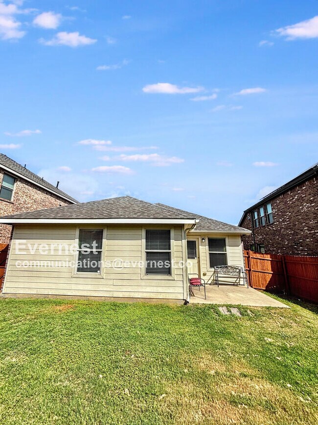 Building Photo - 12176 Walden Wood Dr